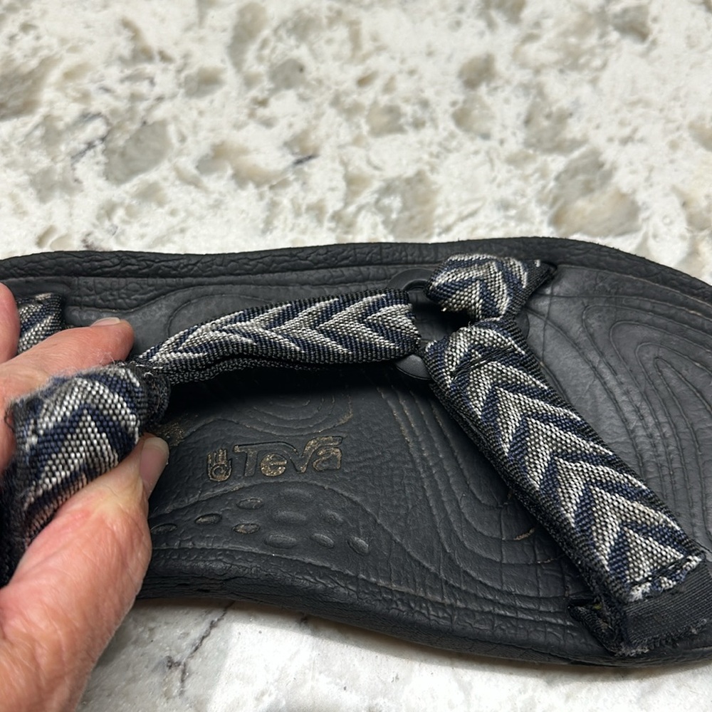 Men’s Teva Sandals Size 7M Black - Picture 2 of 4